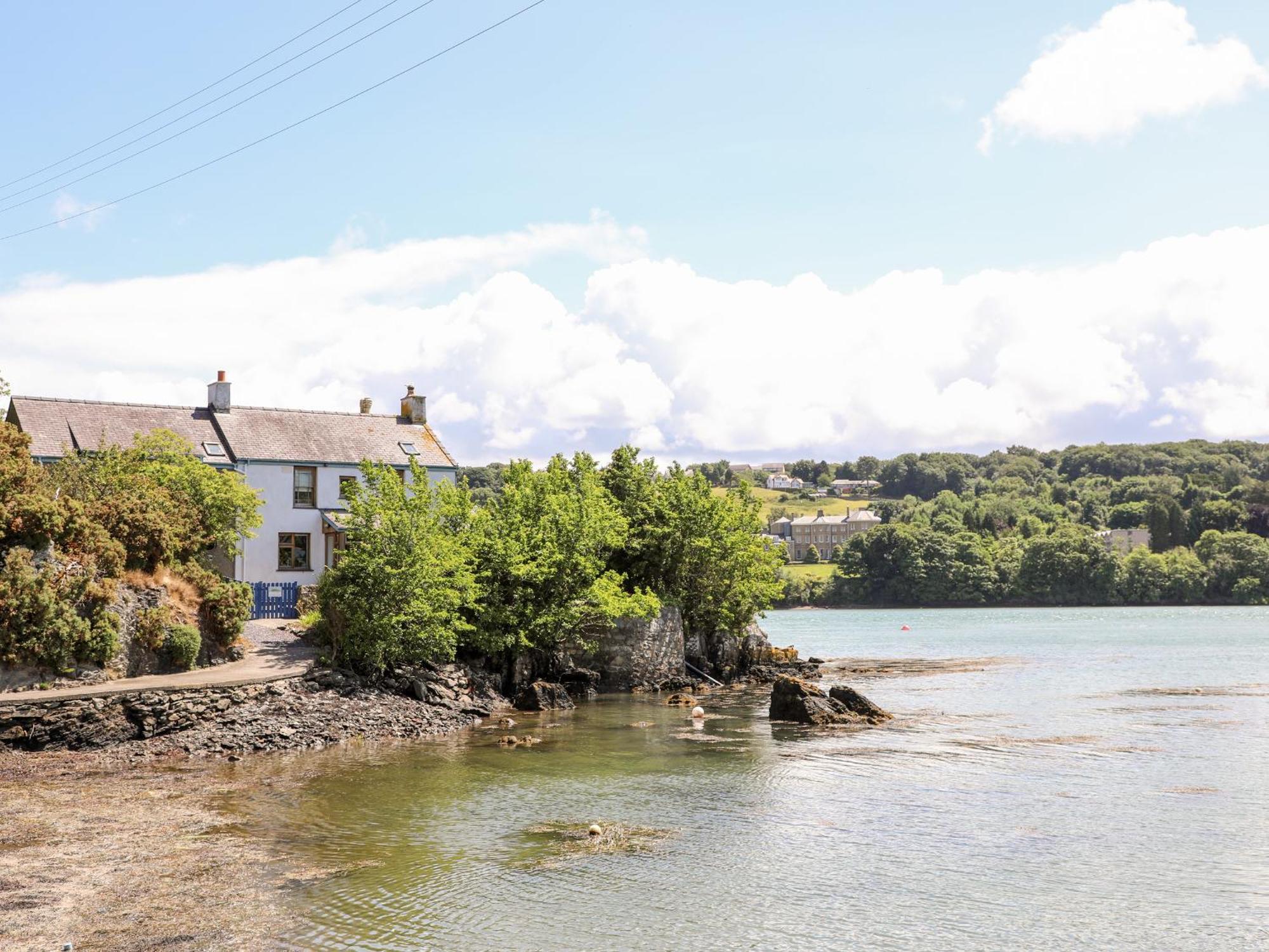 Ynys Faelog Cottage Menai Bridge Bagian luar foto