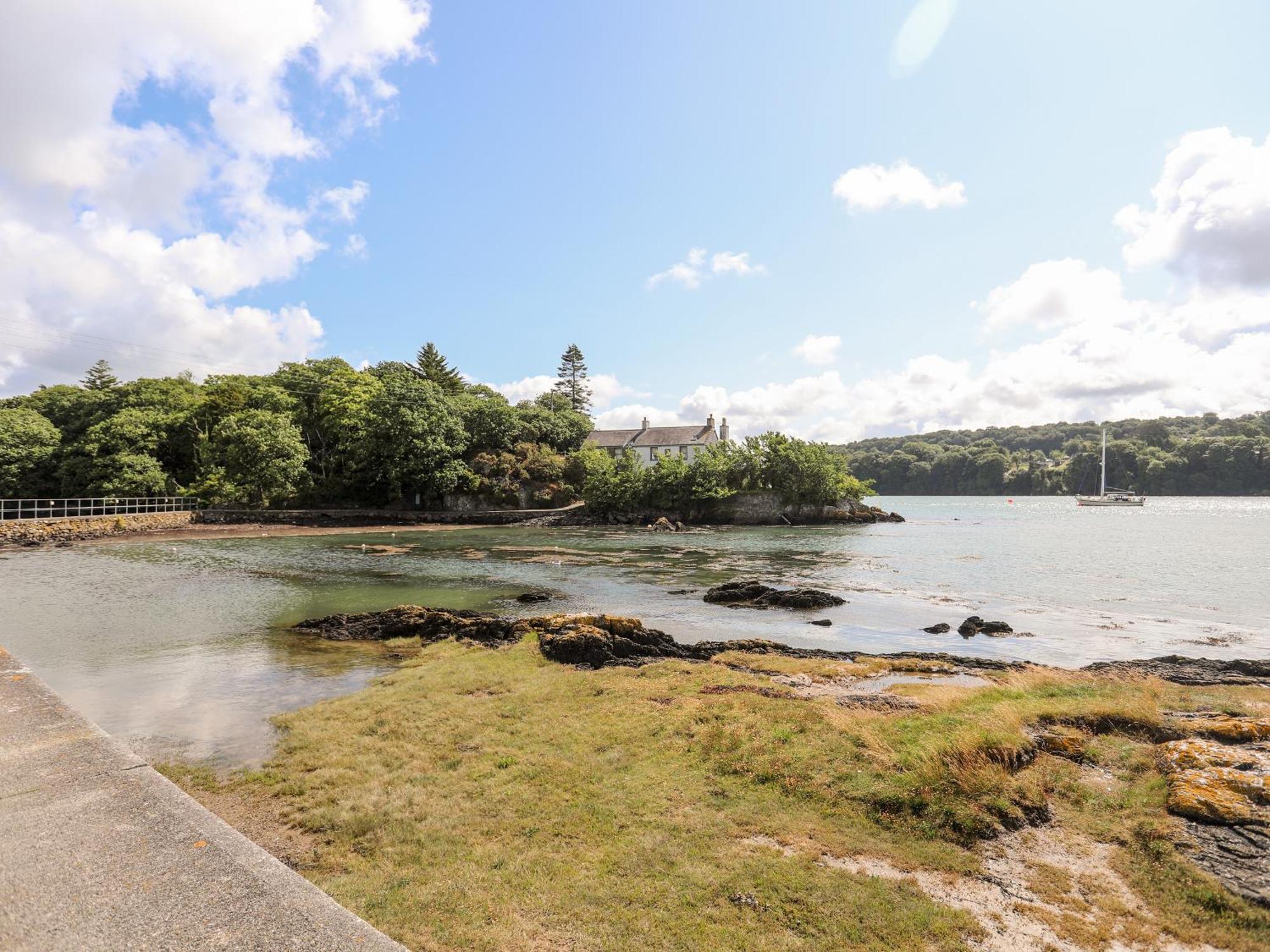 Ynys Faelog Cottage Menai Bridge Bagian luar foto